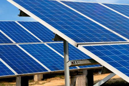 屋頂安裝光伏發(fā)電對(duì)房屋有害嗎？這些方面需考量！